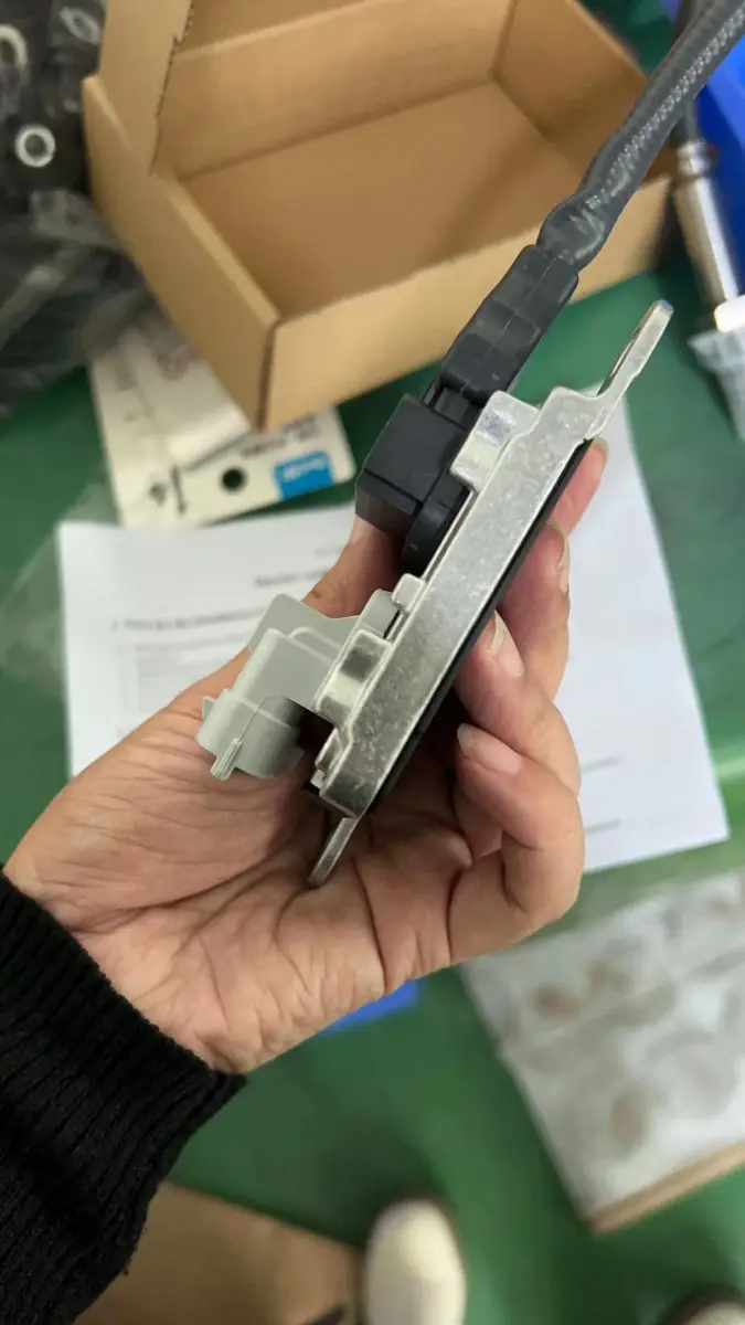 Nitrogen Oxide Nox Sensor 22303390 for Volvo Truck D11 D13 D16 Mack Engine MP7 MP8